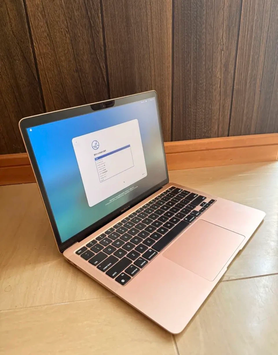 iPhone 交換 MacBook Air M1をiPhoneと[交換]していただける方を探しています。の写真2枚目