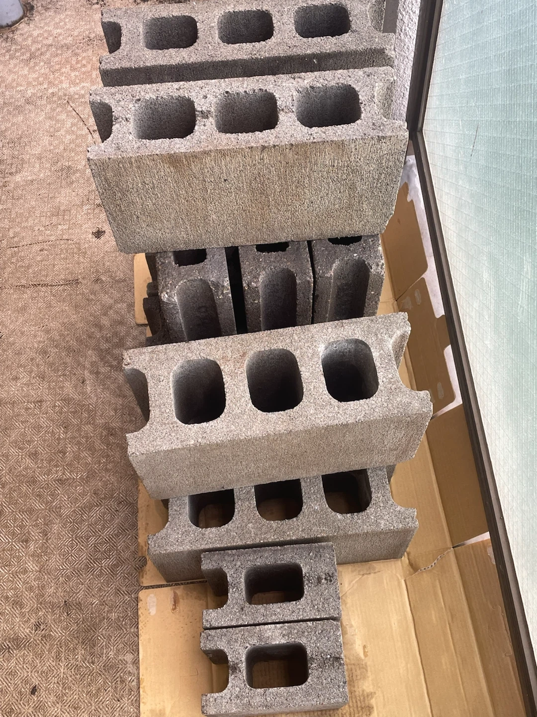コンクリートブロックを無料でお譲りします