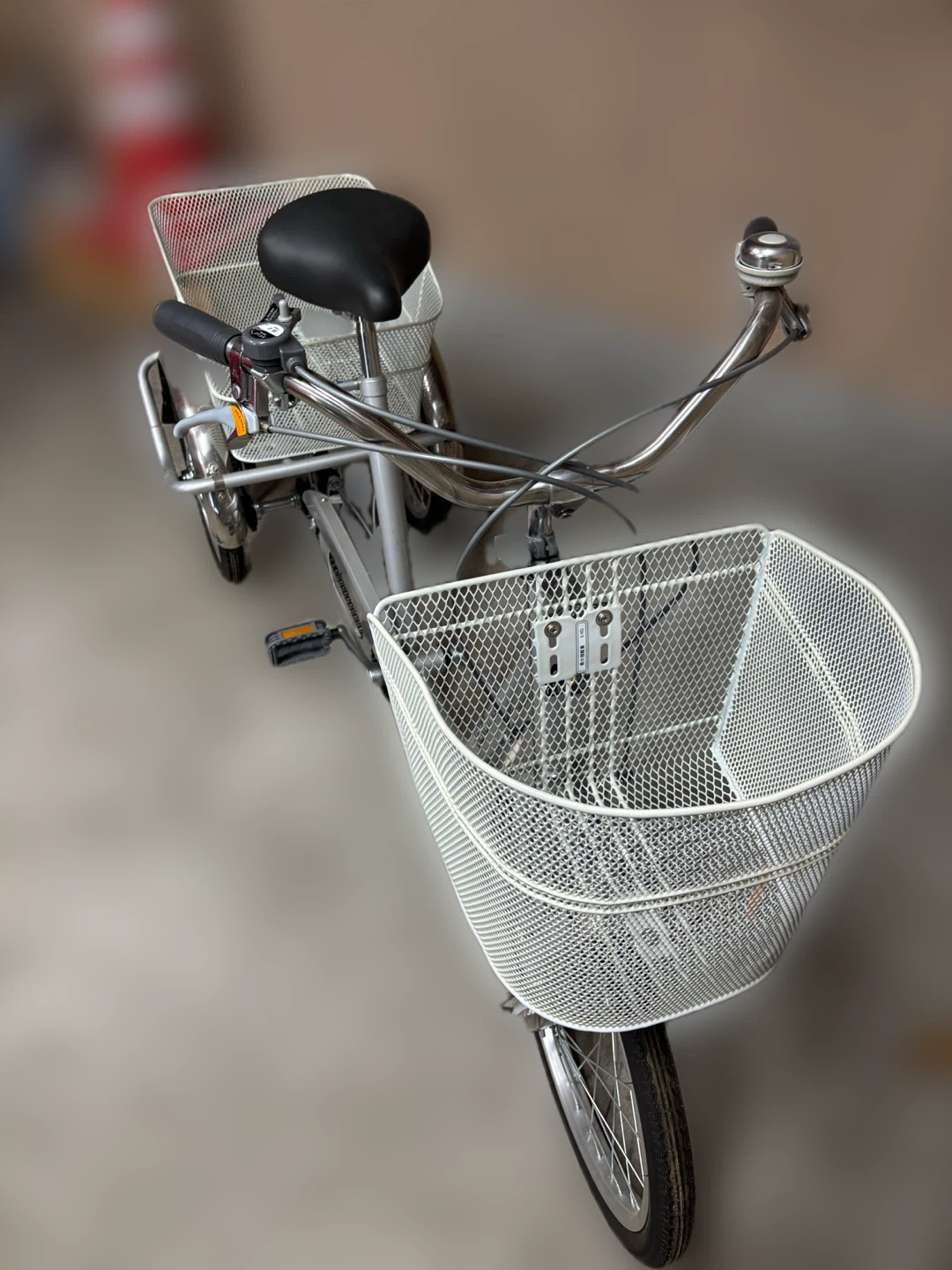 【中古品】エアロトライク 三輪自転車 シルバーの写真2枚目