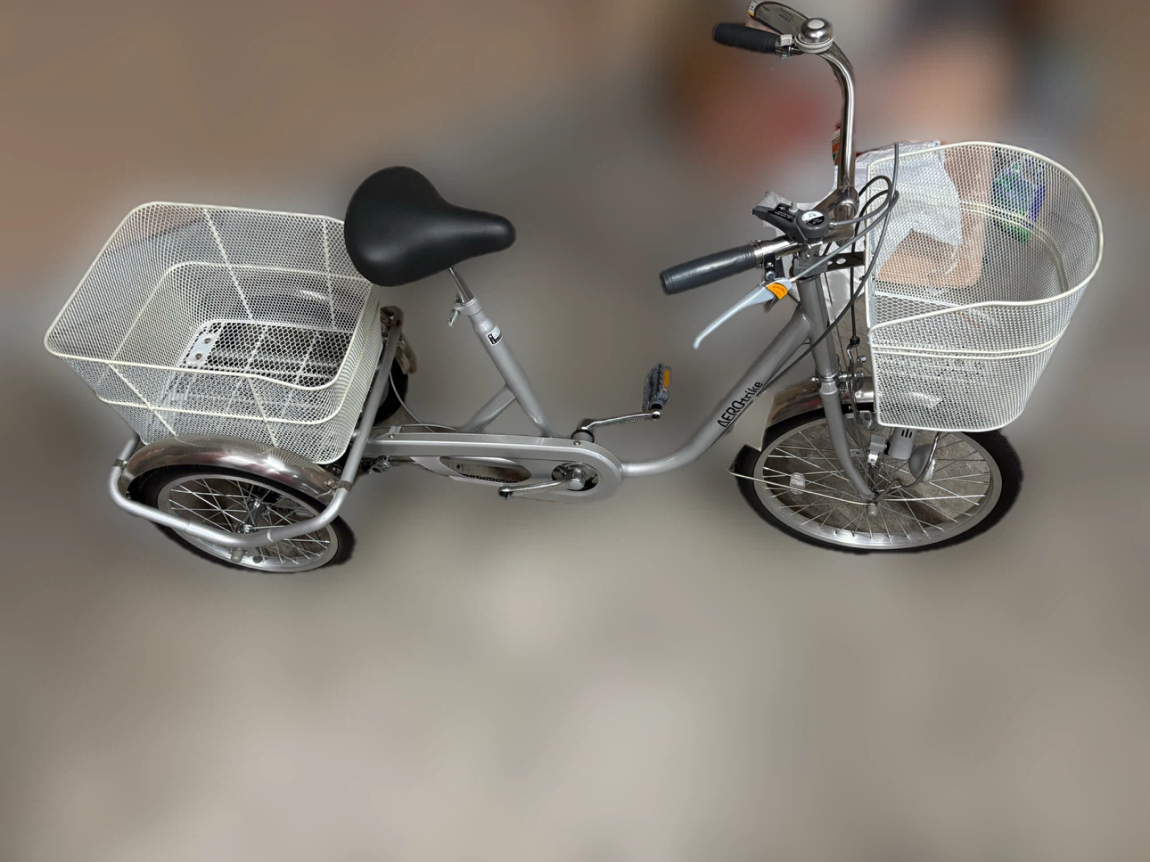 【中古品】エアロトライク 三輪自転車 シルバー
