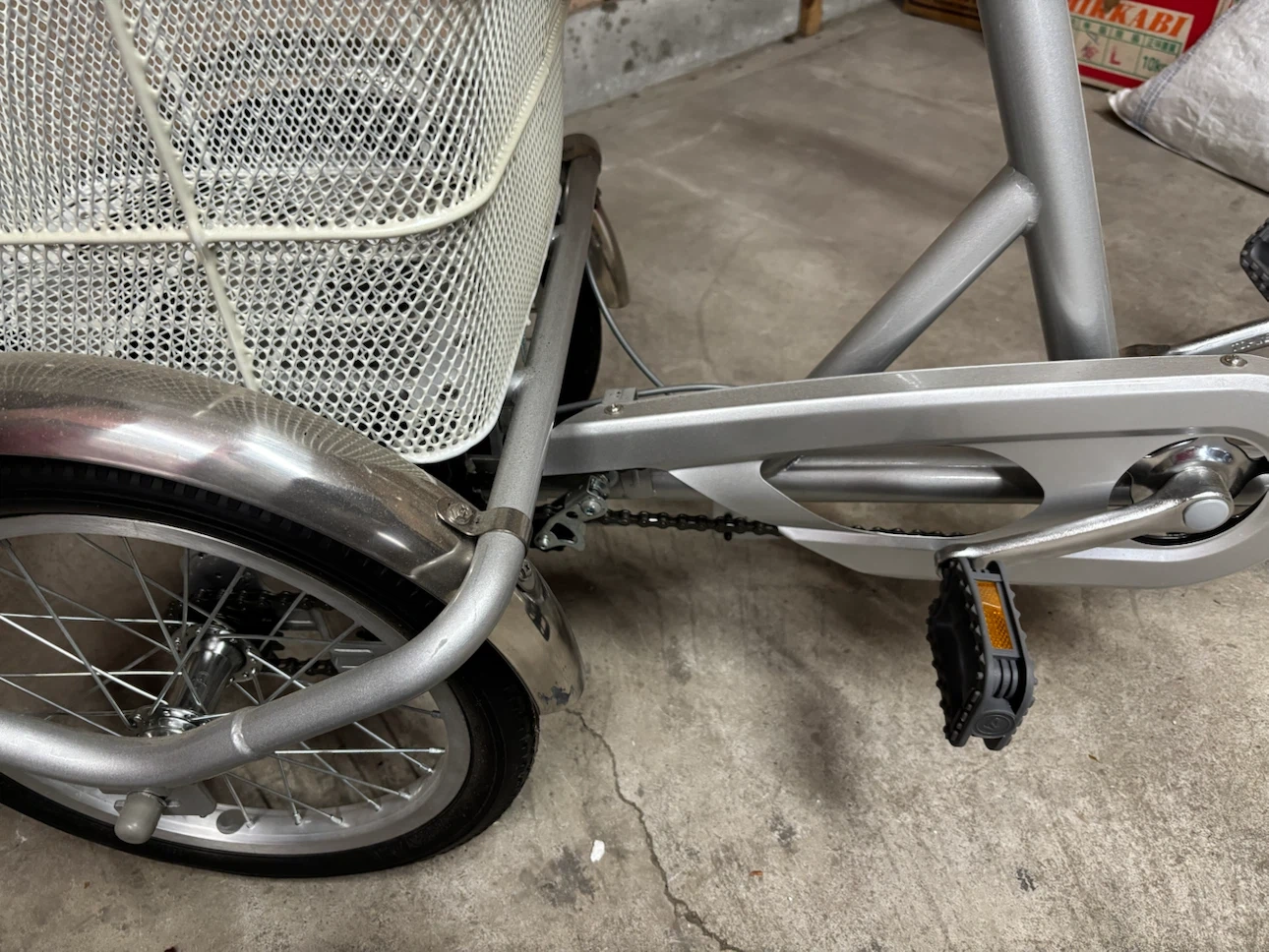 【中古品】エアロトライク 三輪自転車 シルバーの写真3枚目