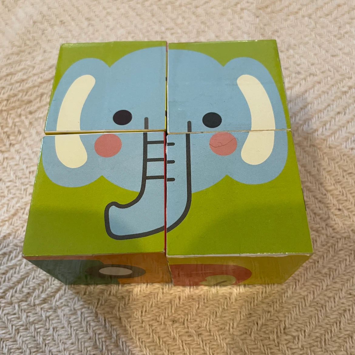ゾウの絵合わせキューブパズル