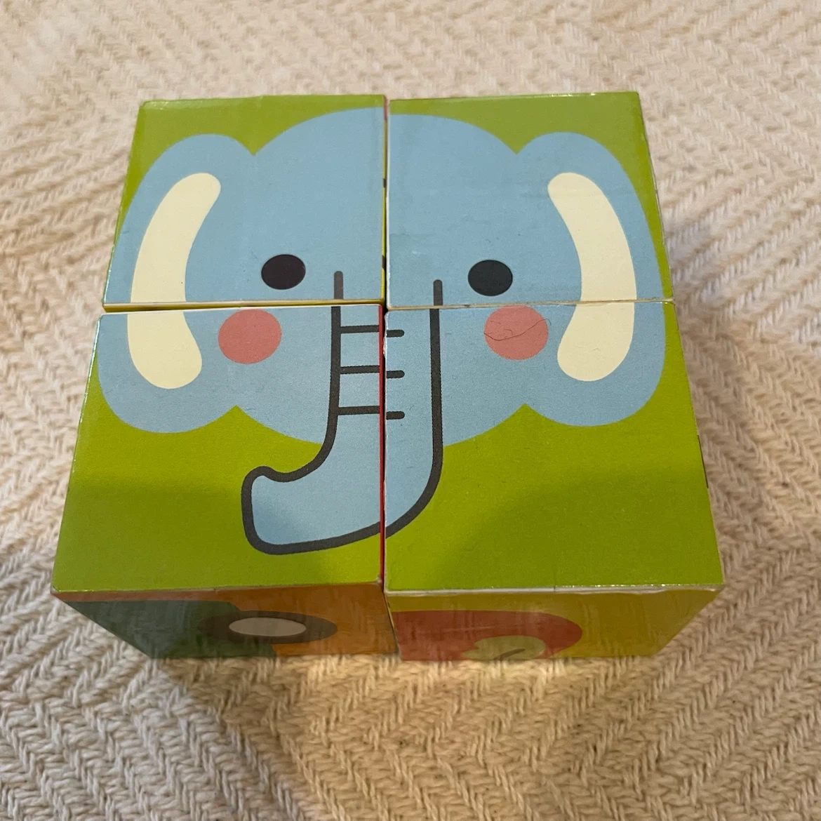 ゾウの絵合わせキューブパズル