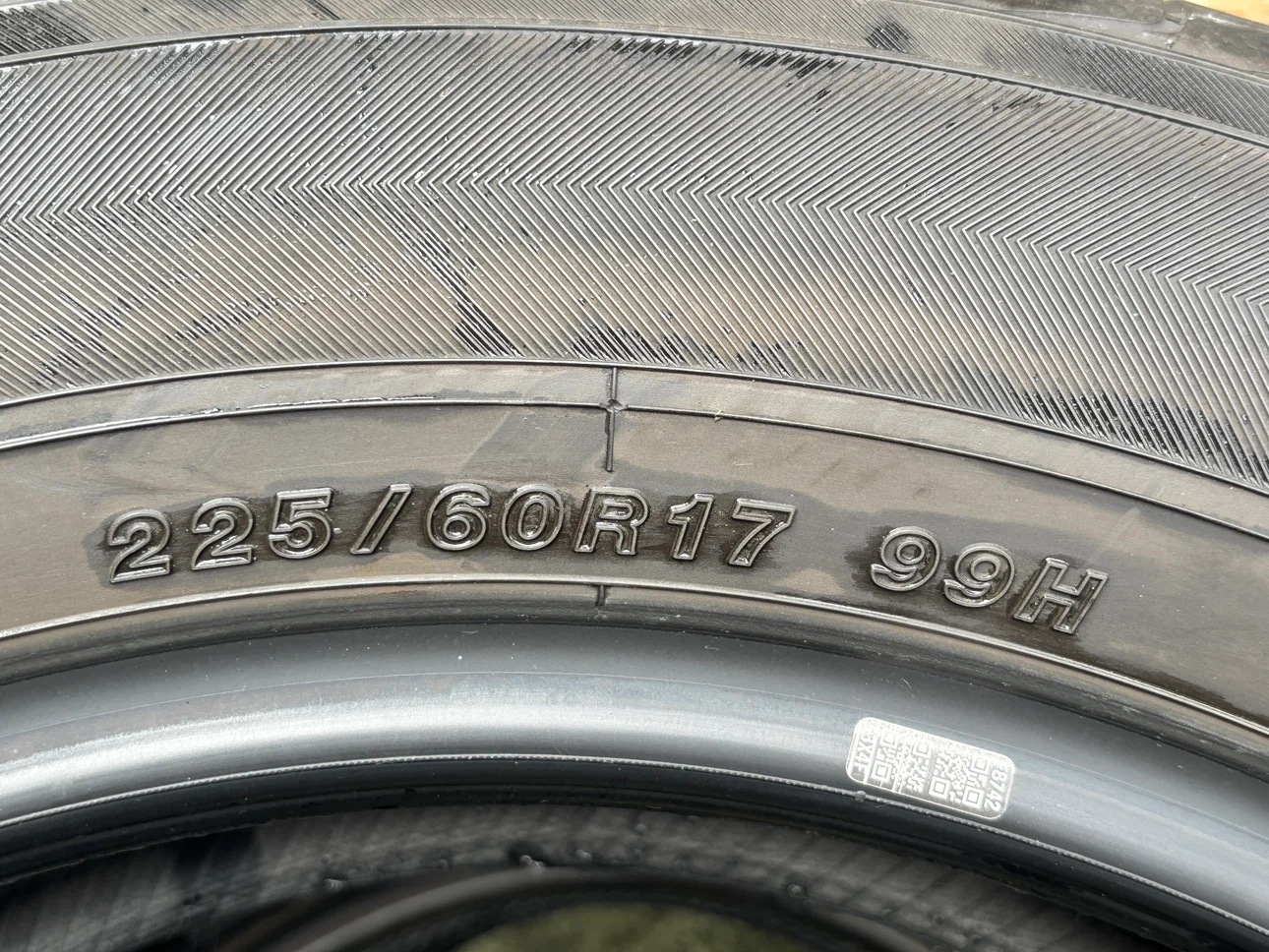 ヨコハマ ブルーアース E51 225/60R17 4本セットの写真2枚目