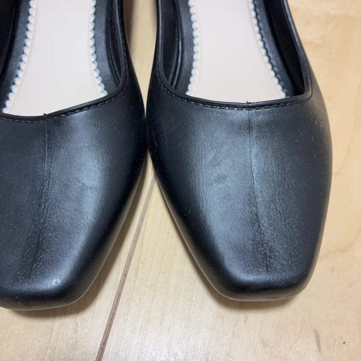 アリーナ フラットパンプス 黒 40サイズの写真2枚目