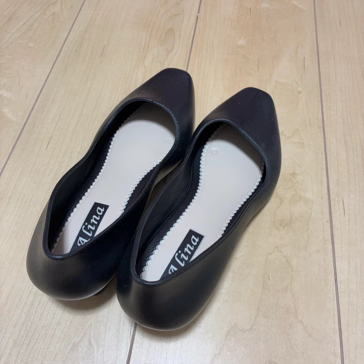 アリーナ フラットパンプス 黒 40サイズの写真6枚目