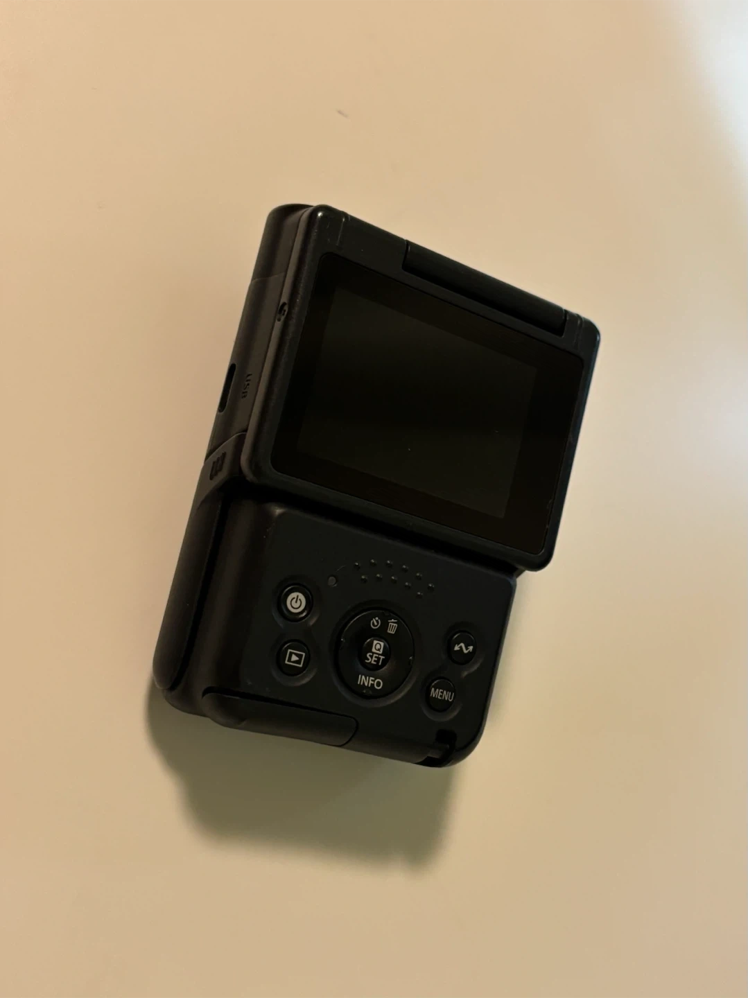 キヤノン パワーショット V10 ブラックの写真2枚目