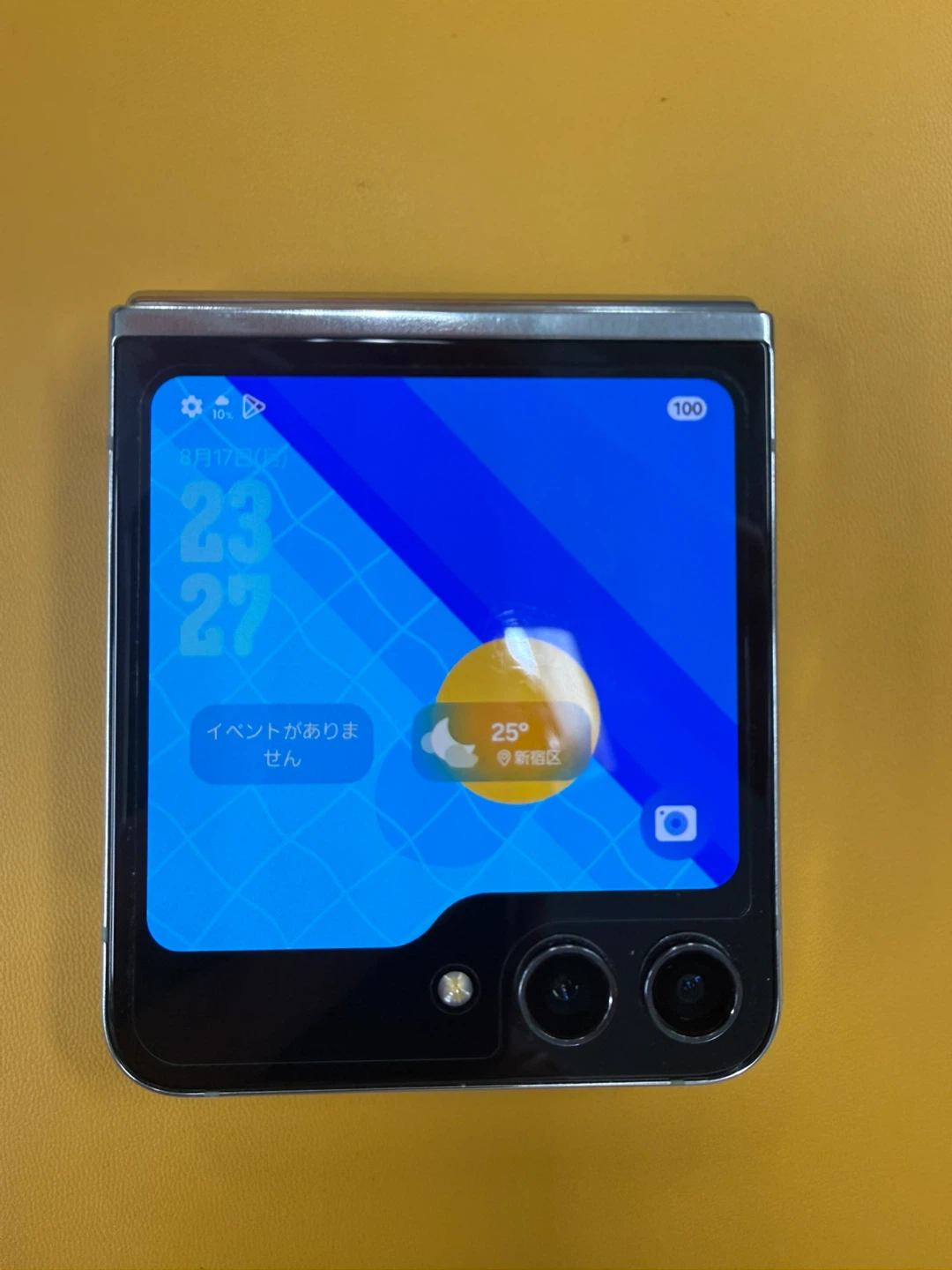 【純正ケース付】Galaxy Z Flip 5 256GB【docomo版】の写真2枚目