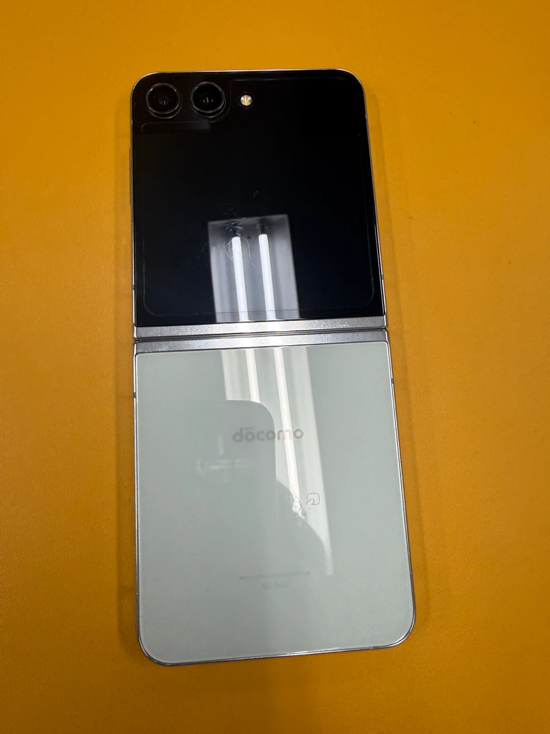 【純正ケース付】Galaxy Z Flip 5 256GB【docomo版】の写真3枚目