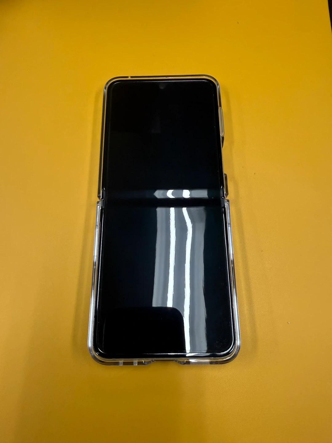 【純正ケース付】Galaxy Z Flip 5 256GB【docomo版】の写真4枚目
