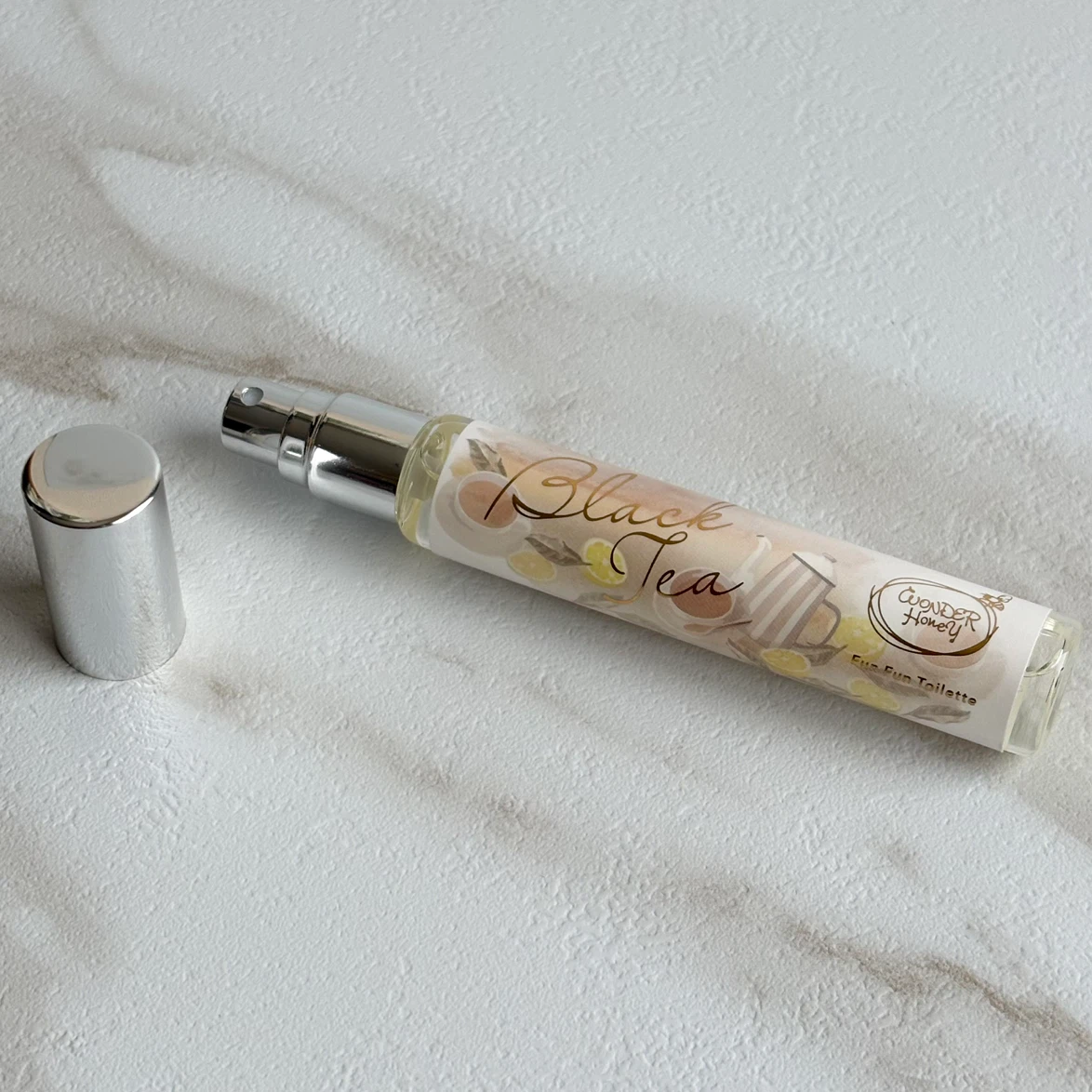 VECUA Honey.  ワンダーハニーファンファントワレ すっきり果実のブラックティー (オードトワレ)13ml