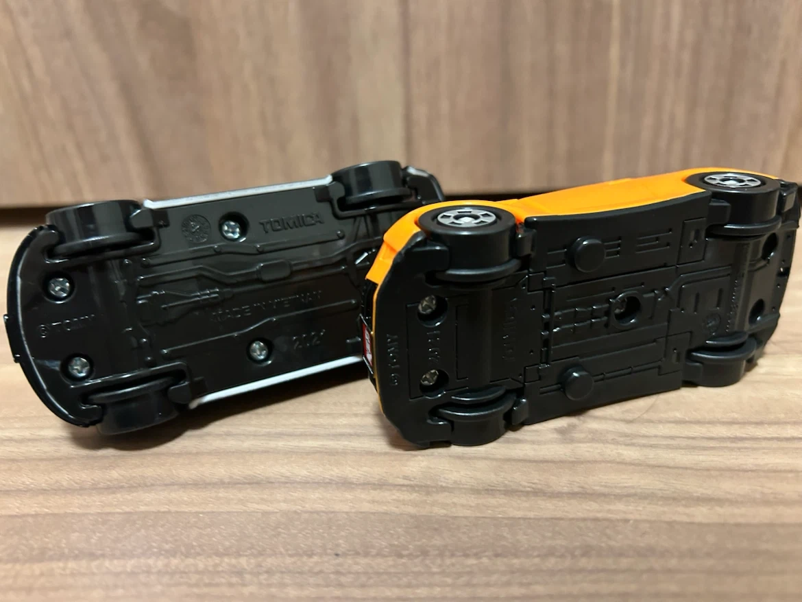 トミカ パトカー ＆ オレンジスポーツカー 2台セットの写真2枚目