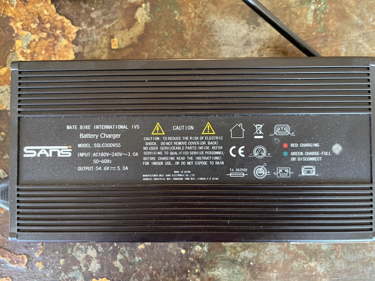MATEBIKE 電動自転車用 充電器の写真2枚目