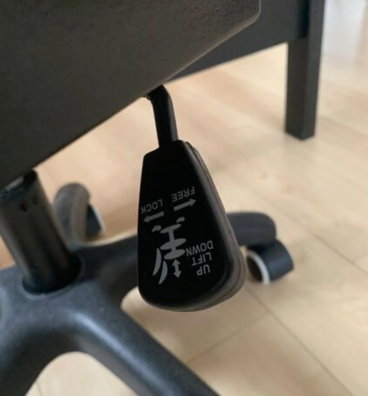 オフィスチェア メッシュ ブラックの写真3枚目