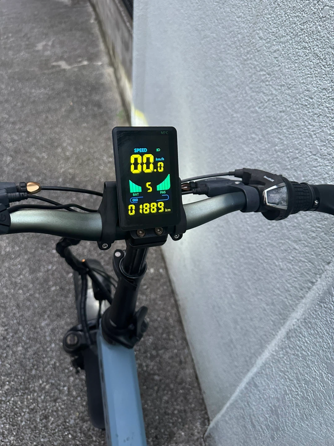 イーモトラッド XPLORER 折りたたみ自転車の写真3枚目