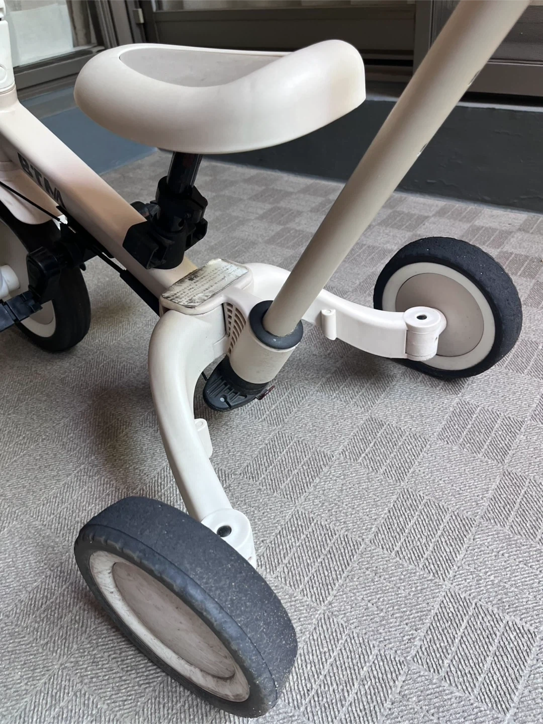 BTM キッズ 三輪車 バランスバイク ホワイトの写真3枚目