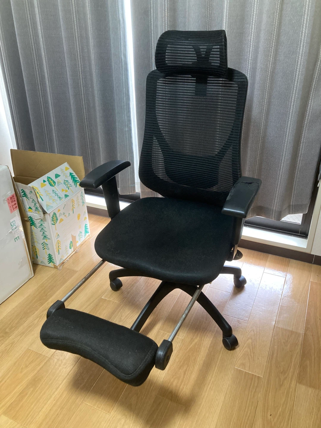 【無料】ゲーミングチェア 黒 フットレスト付きの写真3枚目