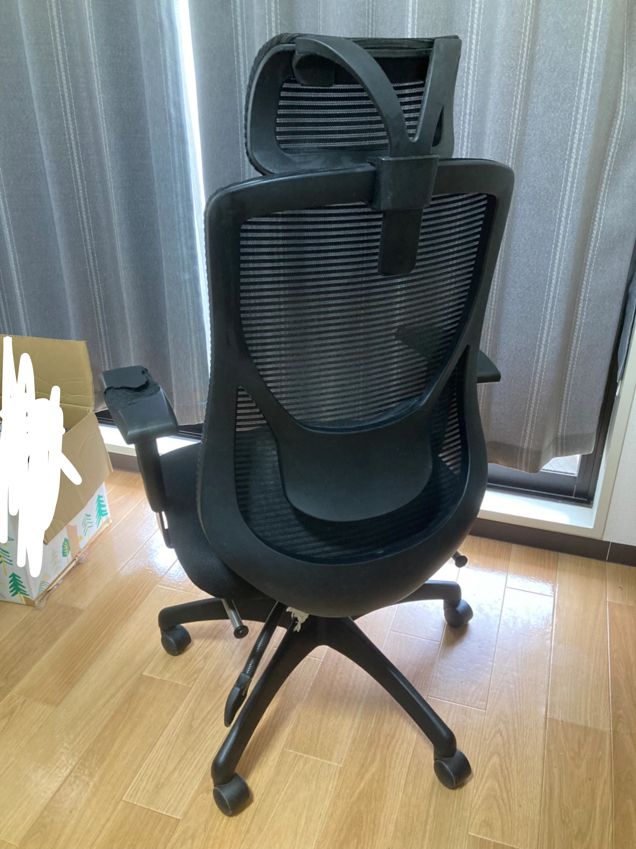 【無料】ゲーミングチェア 黒 フットレスト付きの写真2枚目
