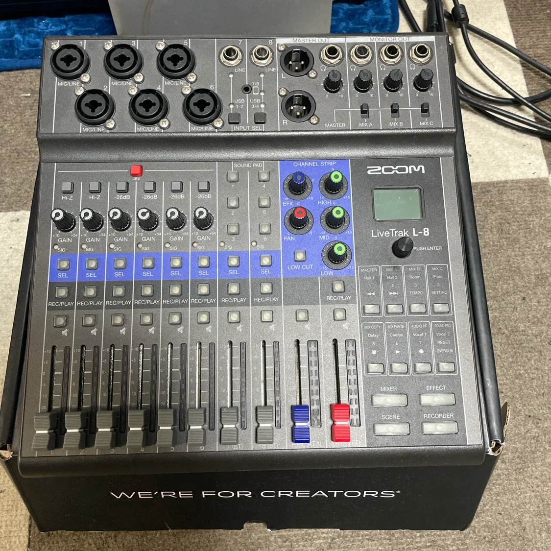 ZOOM LiveTrak L-8 デジタルミキサー