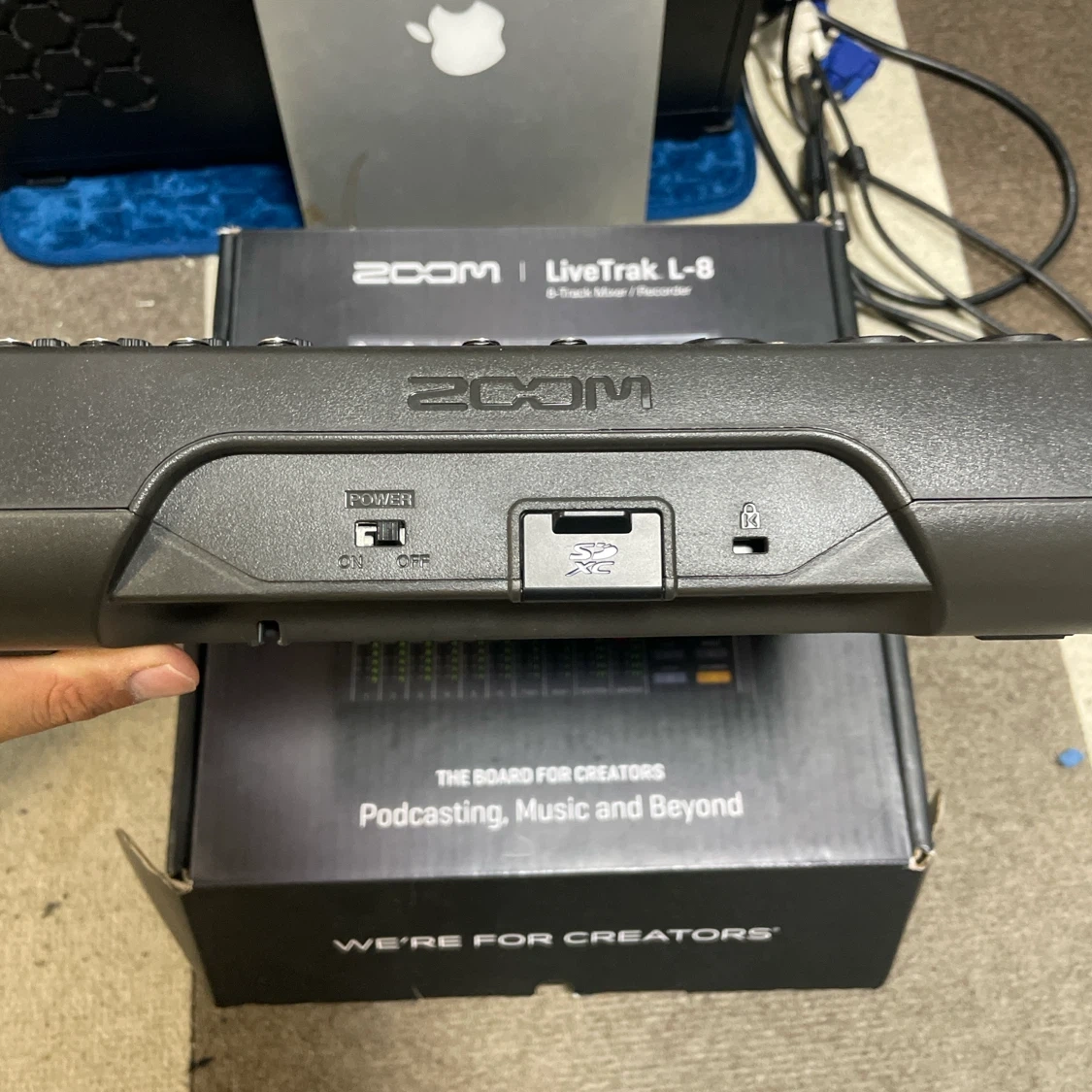 ZOOM LiveTrak L-8 デジタルミキサーの写真2枚目