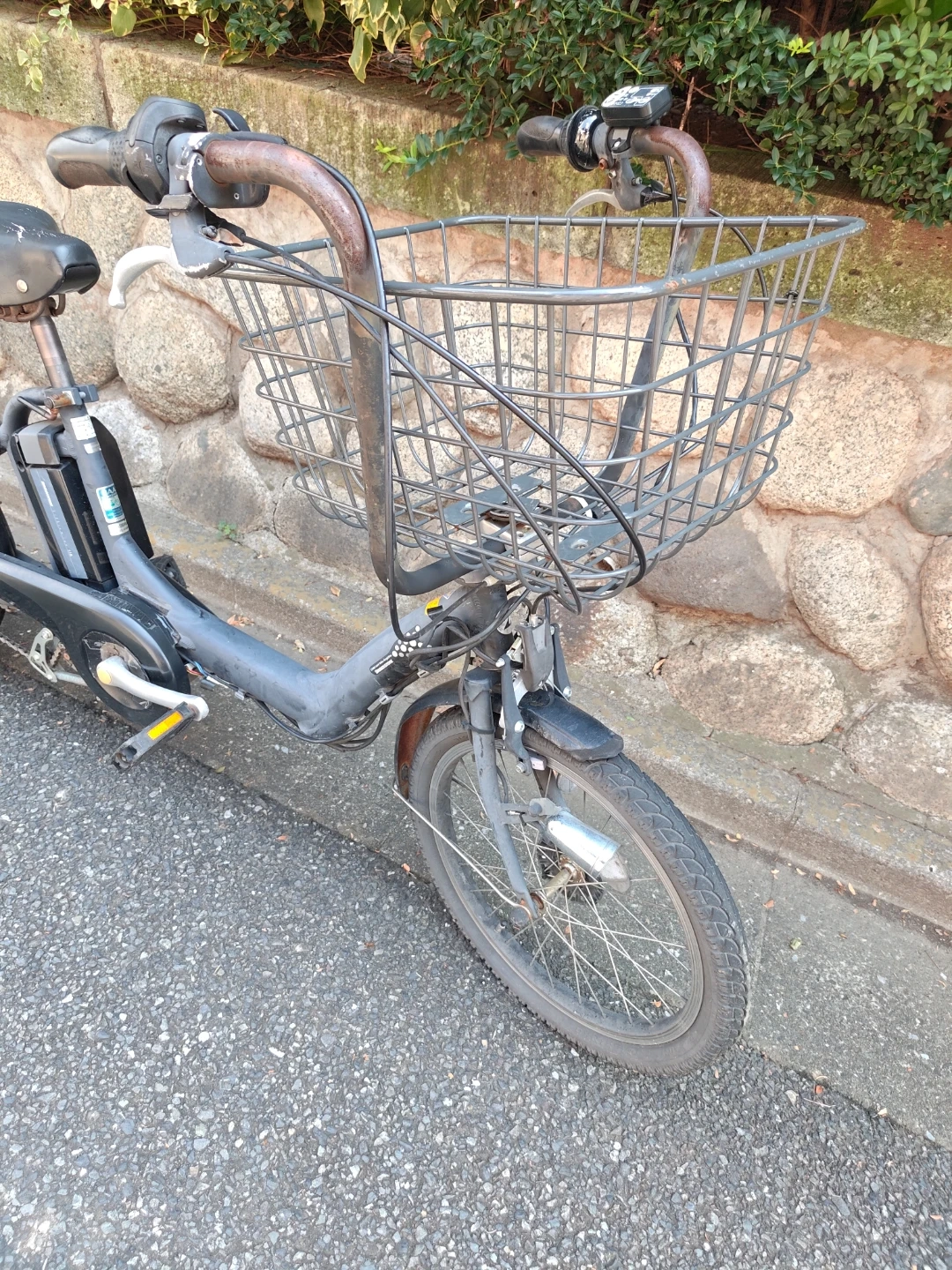 電動自転車 (パンクしたタイヤ)の写真2枚目