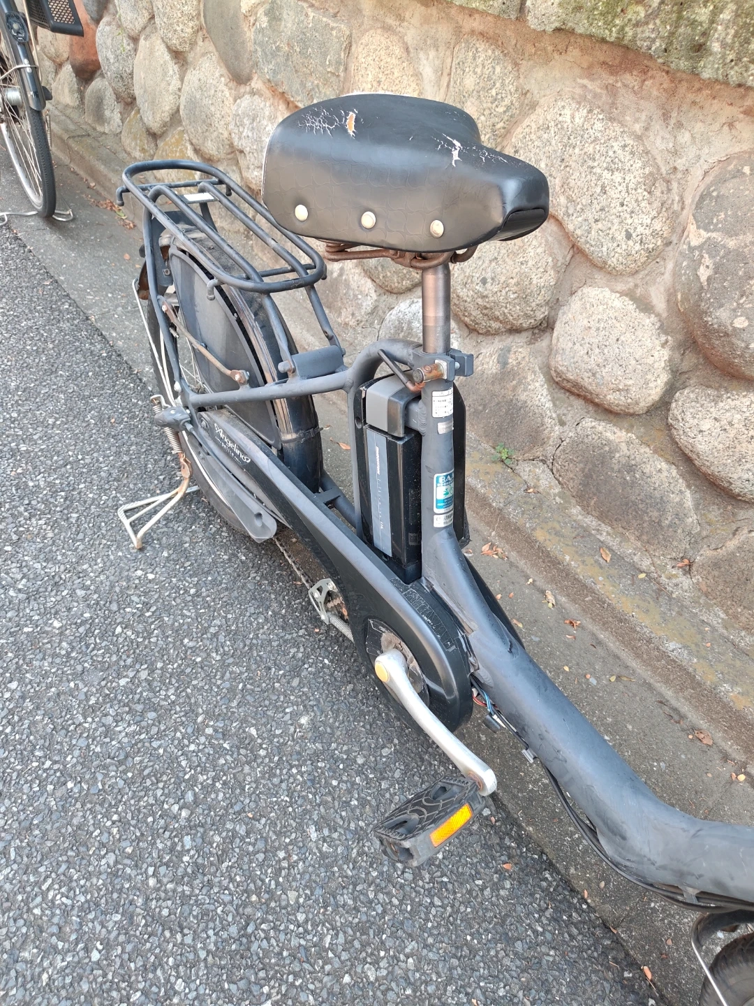 電動自転車 (パンクしたタイヤ)の写真3枚目