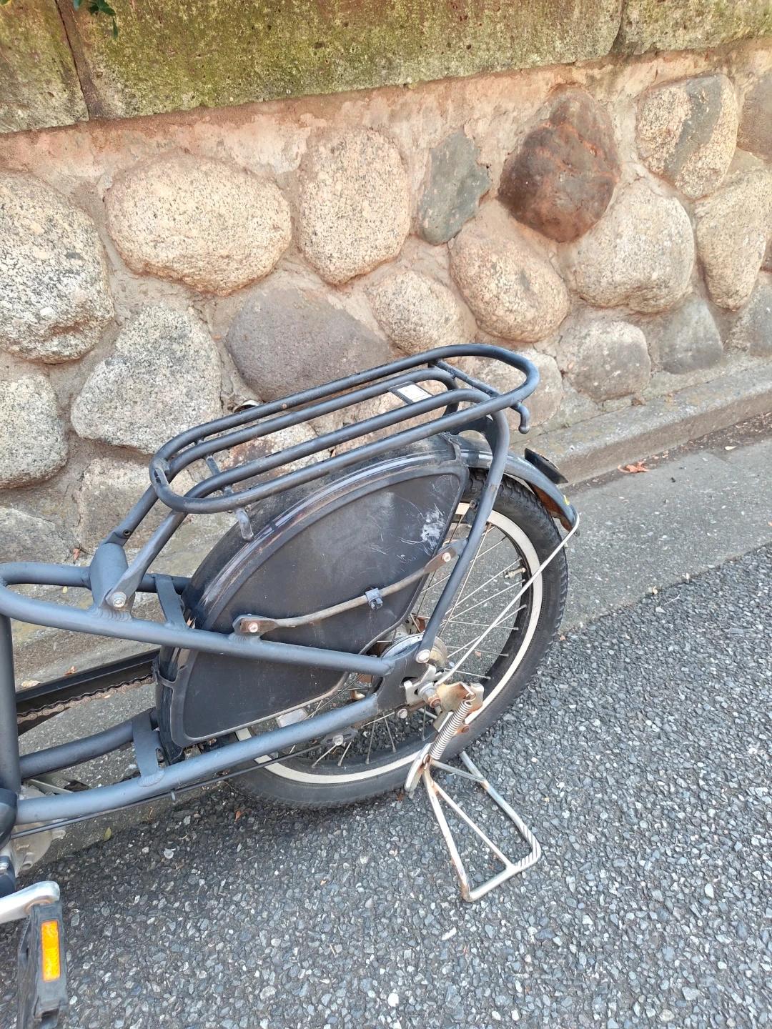電動自転車 (パンクしたタイヤ)の写真9枚目