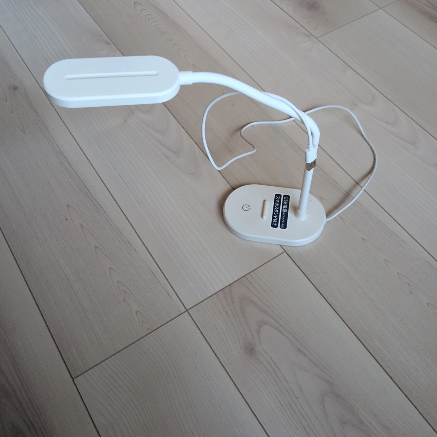 USB電源 LEDデスクライト スマホスタンド付きの写真2枚目