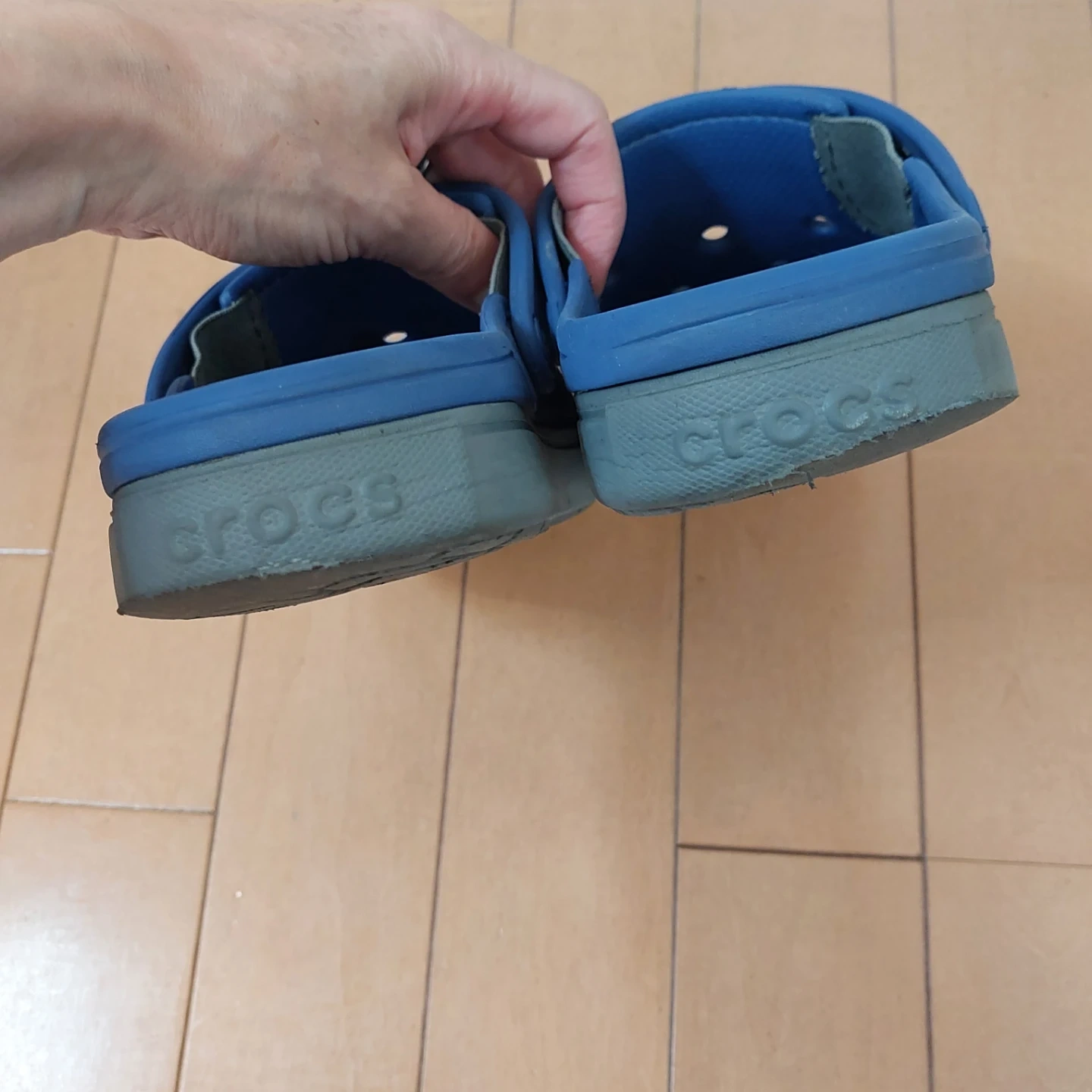 クロックス キッズ サンダル 青 M5/W7 22~23センチの写真7枚目