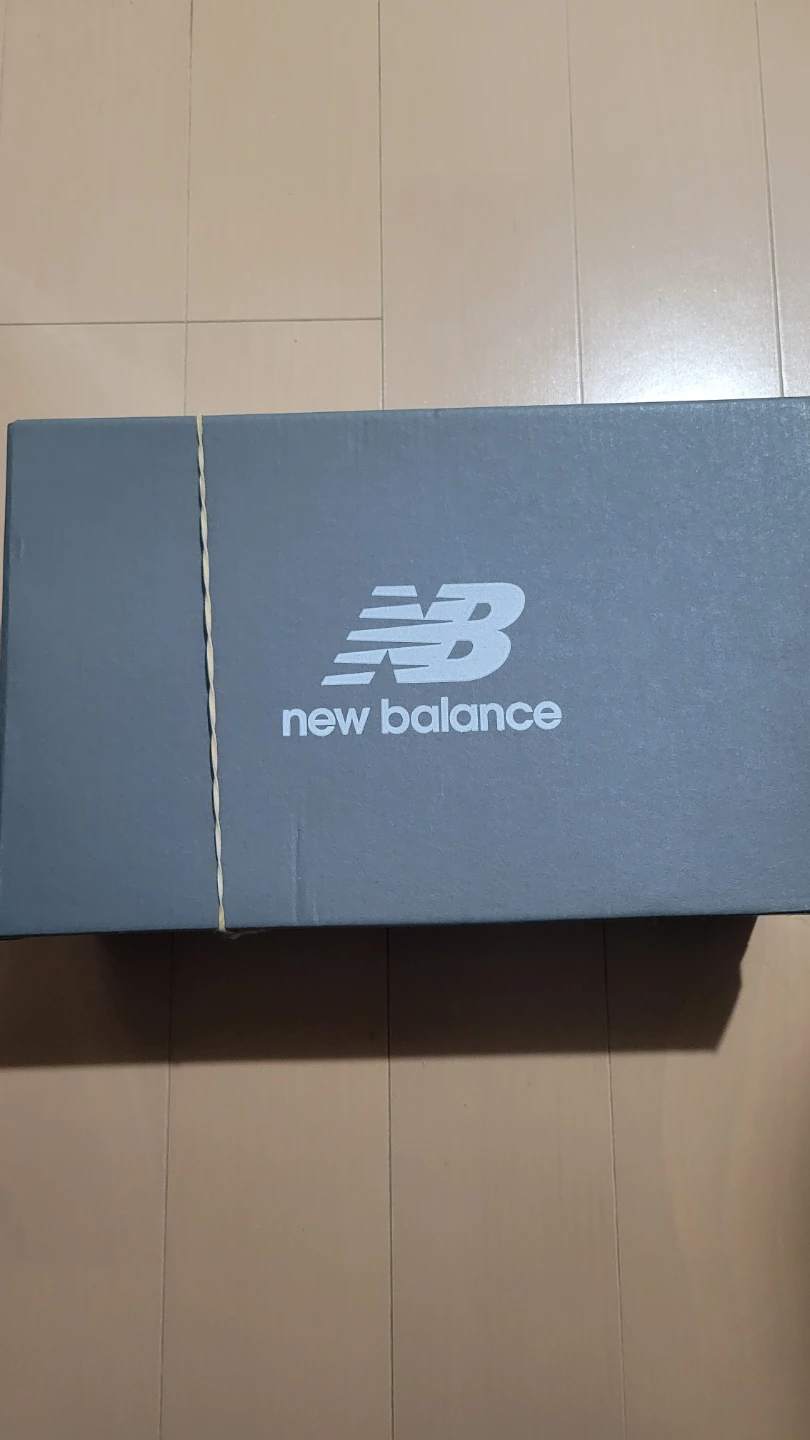 【新品、箱あり】ニューバランス 2002R グレーの写真3枚目