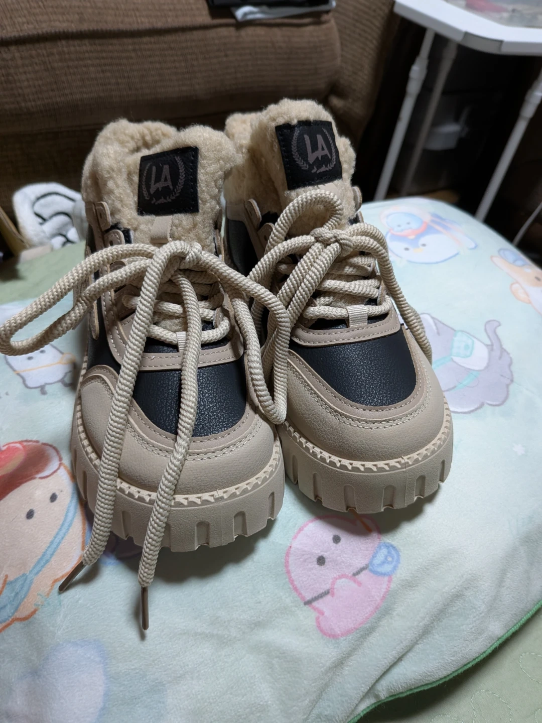 ボア 厚底スニーカー ベージュ×ブラックの写真2枚目
