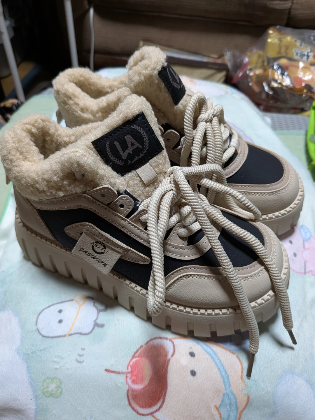 ボア 厚底スニーカー ベージュ×ブラック