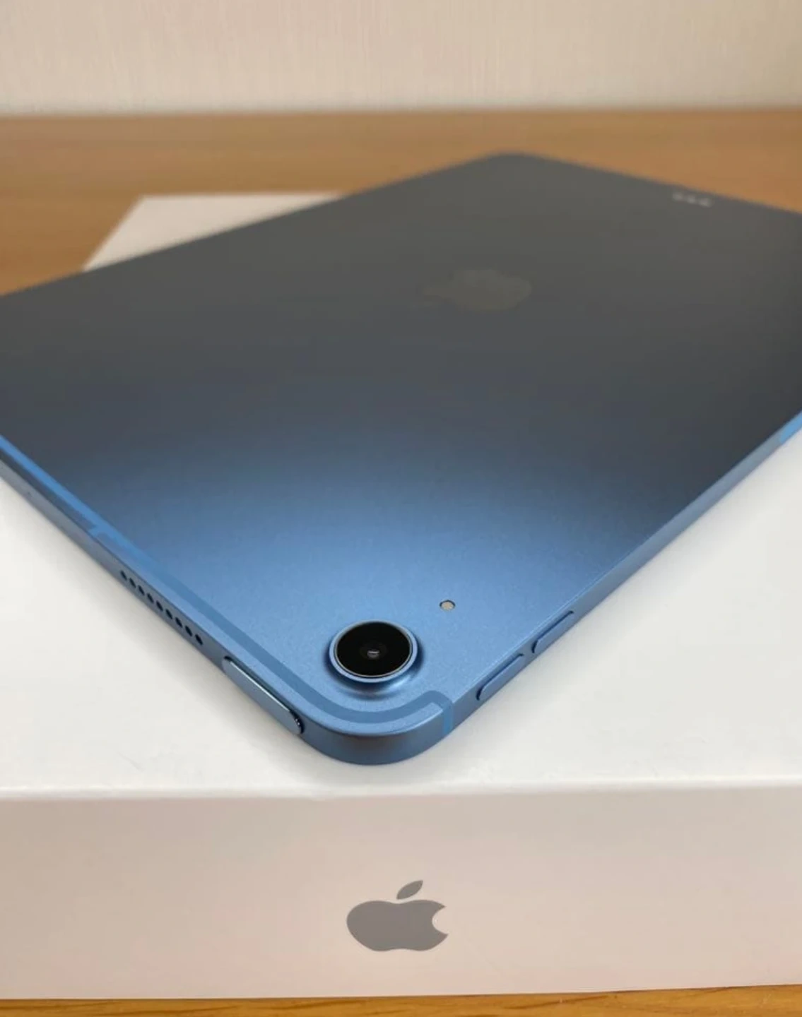 アップル iPad Air 第5世代 M1 ブルーの写真4枚目