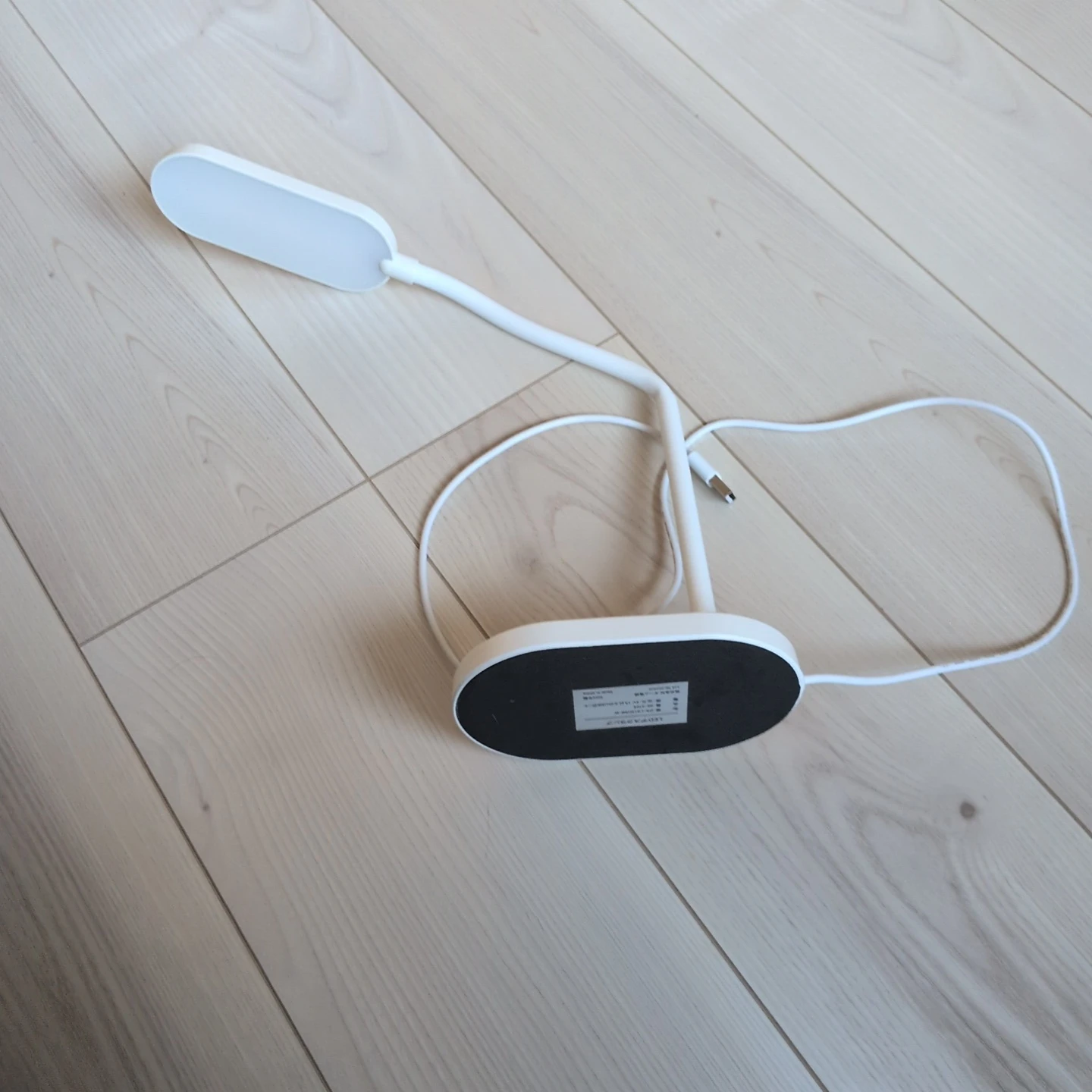 USB電源 LEDデスクライト スマホスタンド付きの写真3枚目