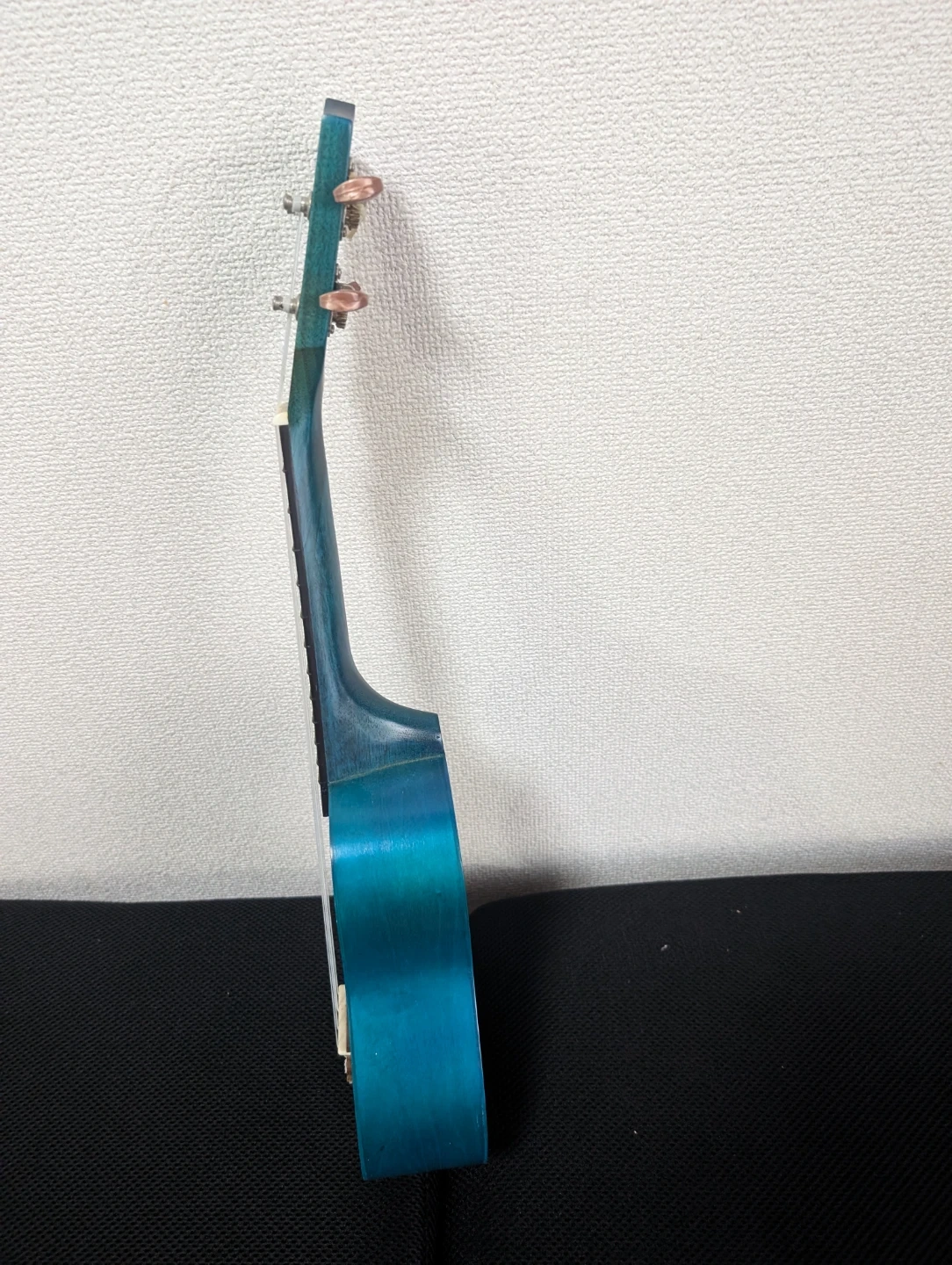 ソプラノウクレレ ブルー系 ケース・予備弦付きの写真2枚目
