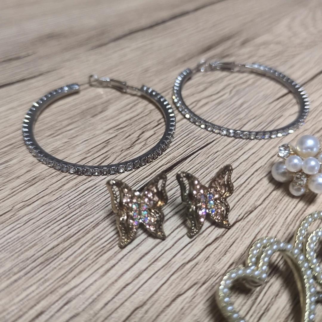 ピアス4点セット フープ 蝶 パール ハートの写真2枚目