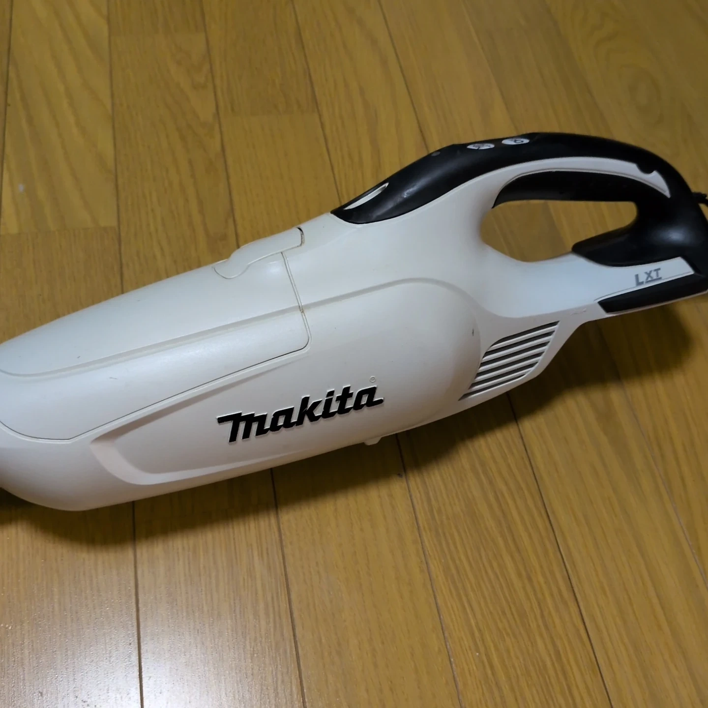 マキタ 充電式クリーナ CL182FD