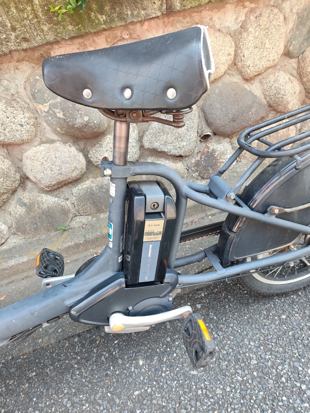 電動自転車 (パンクしたタイヤ)の写真8枚目