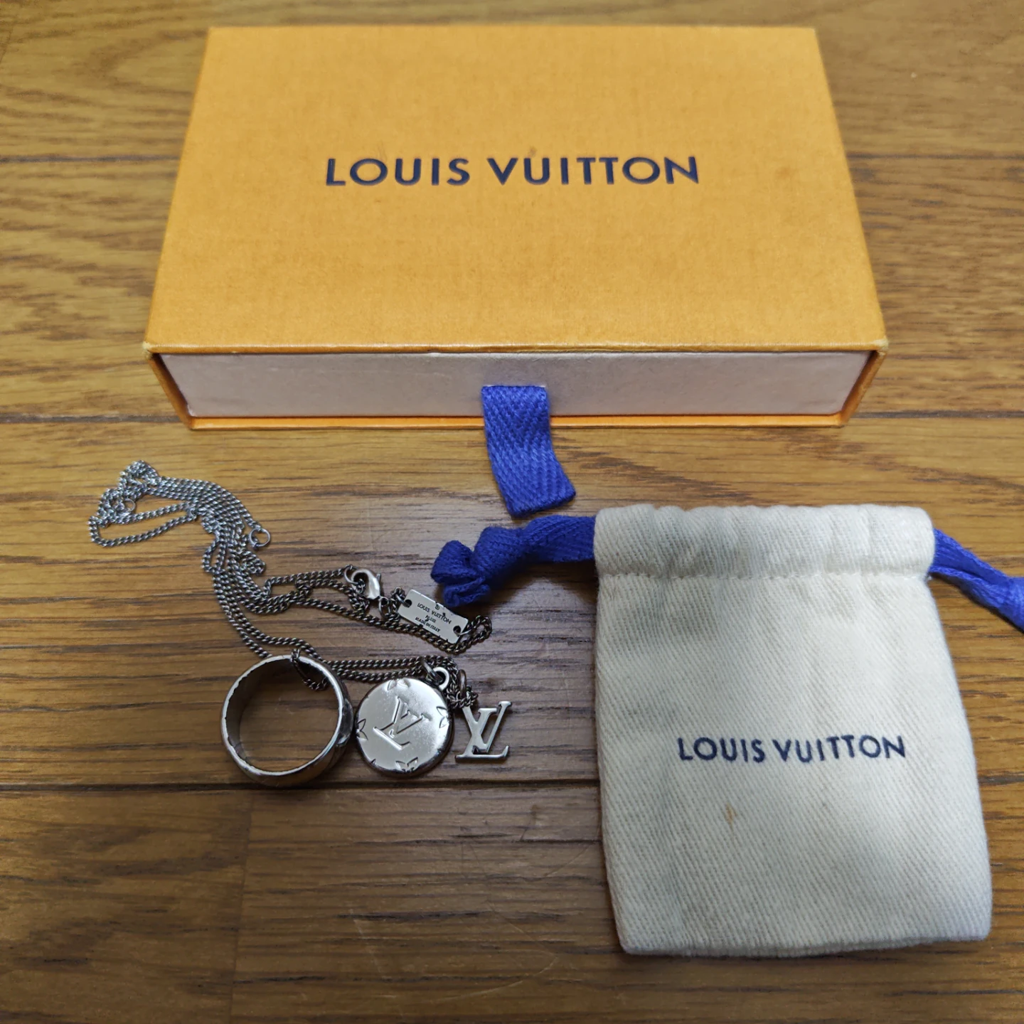 LOUIS VUITTON　ルイヴィトン ネックレス リング チャーム　シルバー