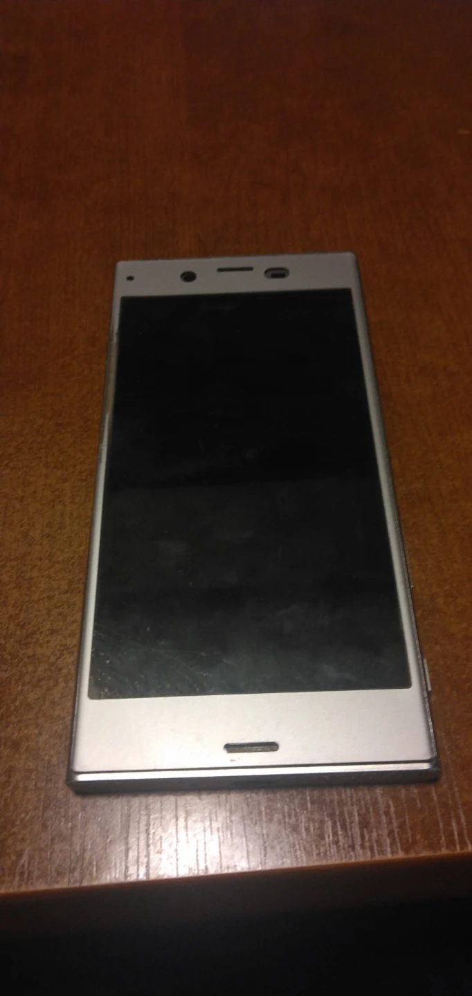 〔ジャンク品　部品取りにどうぞ〕壊れたスマホ 2台セットの写真4枚目