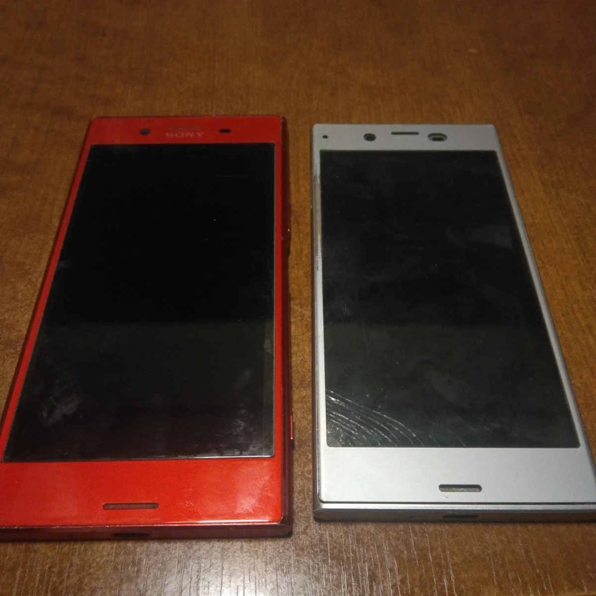 〔ジャンク品　部品取りにどうぞ〕壊れたスマホ 2台セット