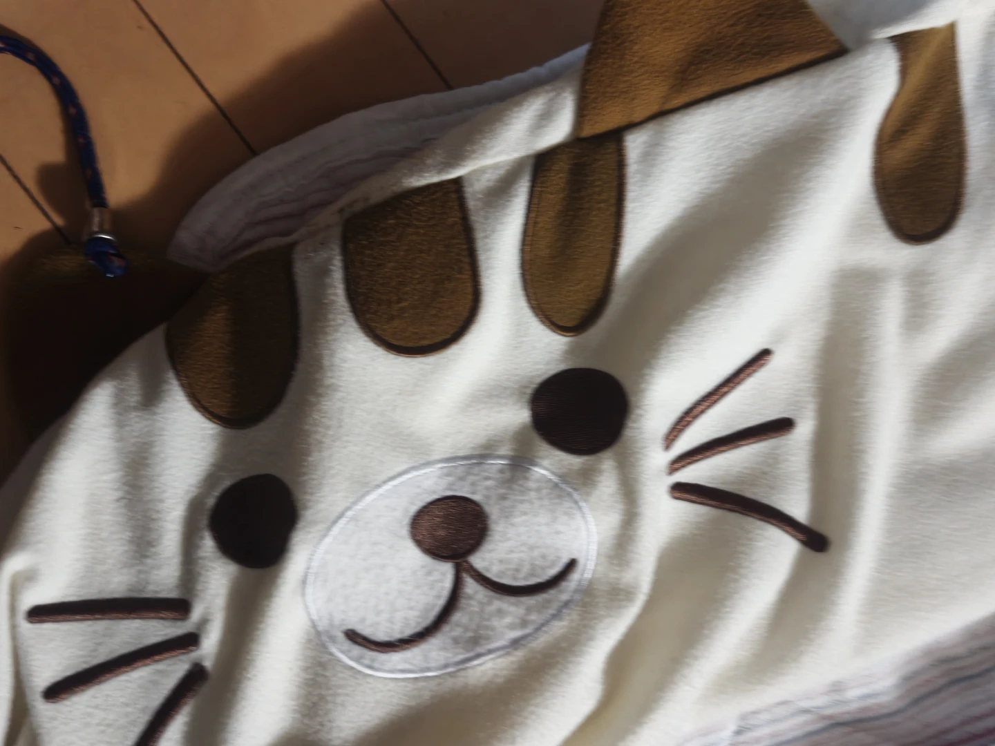 ねこ柄 クッションカバーとシングルベッドシーツの写真2枚目