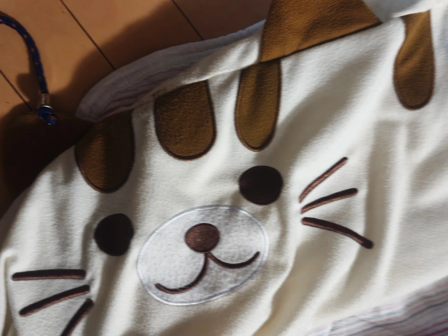 ねこ柄 クッションカバーとシングルベッドシーツの写真2枚目