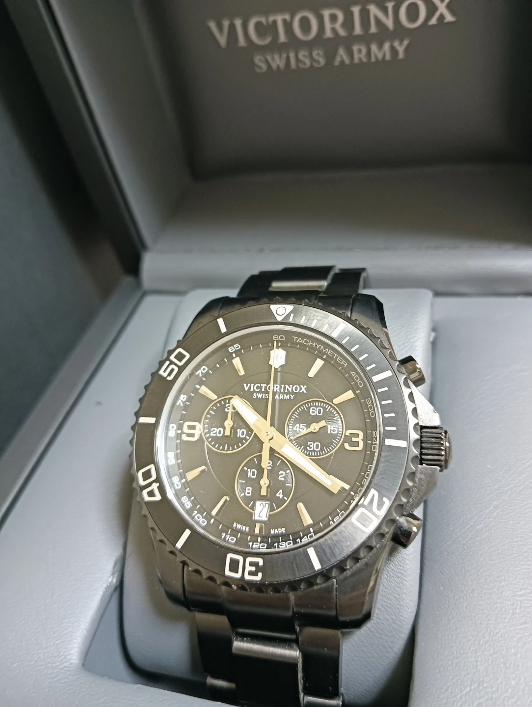 未使用近い美品。VICTORINOX マーベリック ブラックエディション クロノグラフ 腕時計