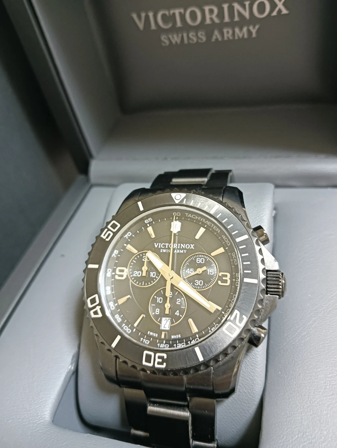 未使用近い美品。VICTORINOX マーベリック ブラックエディション クロノグラフ 腕時計