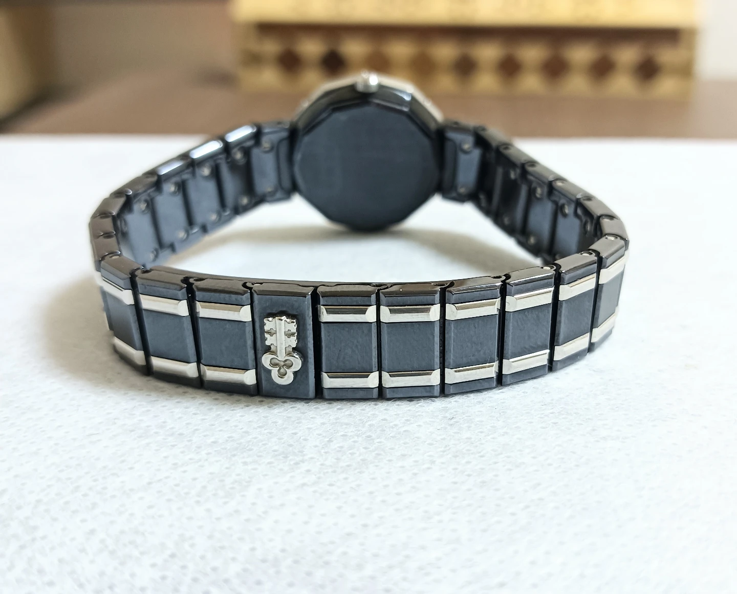 美品。CORUM コルム アドミラルズカップ ガンブルー 腕時計の写真7枚目