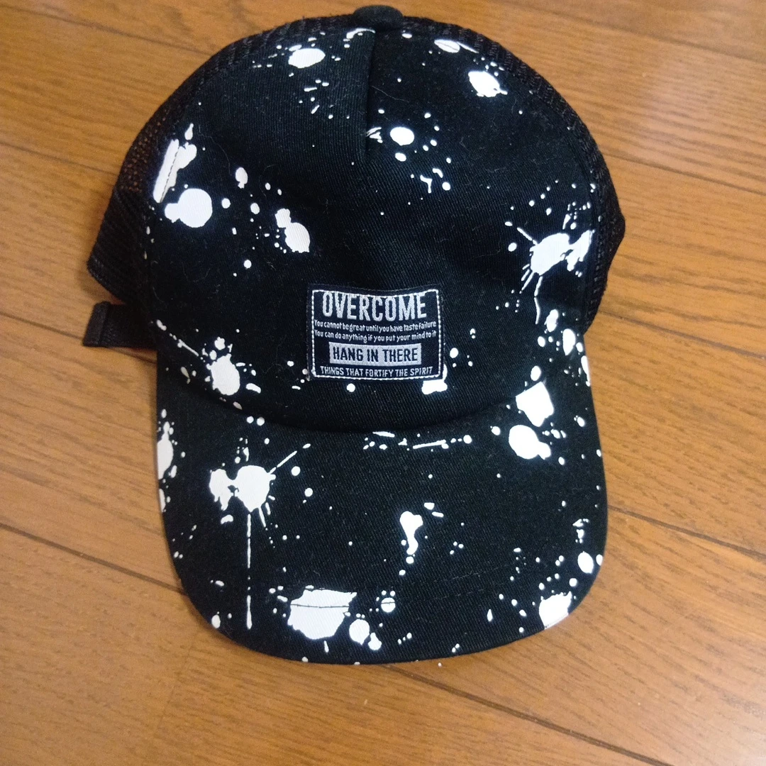 トップバリュ メッシュキャップ 黒 ペイント柄