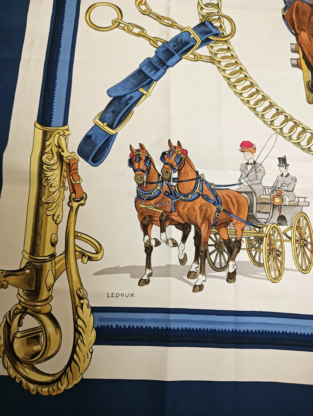 美品。HERMES エルメス カレ90 EQUIPAGES 大判スカーフの写真3枚目