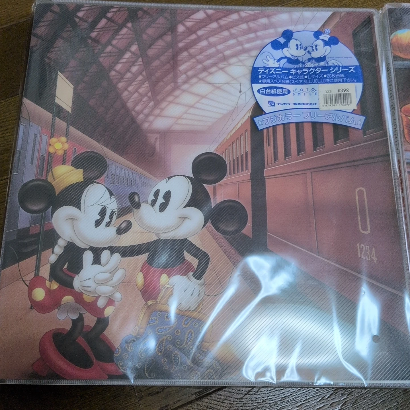 ディズニー アルバム2冊の写真2枚目