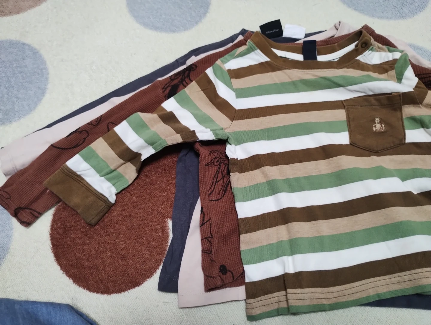 キッズ秋冬服 ディズニートップス パンツ まとめ売り 90-100cmの写真7枚目